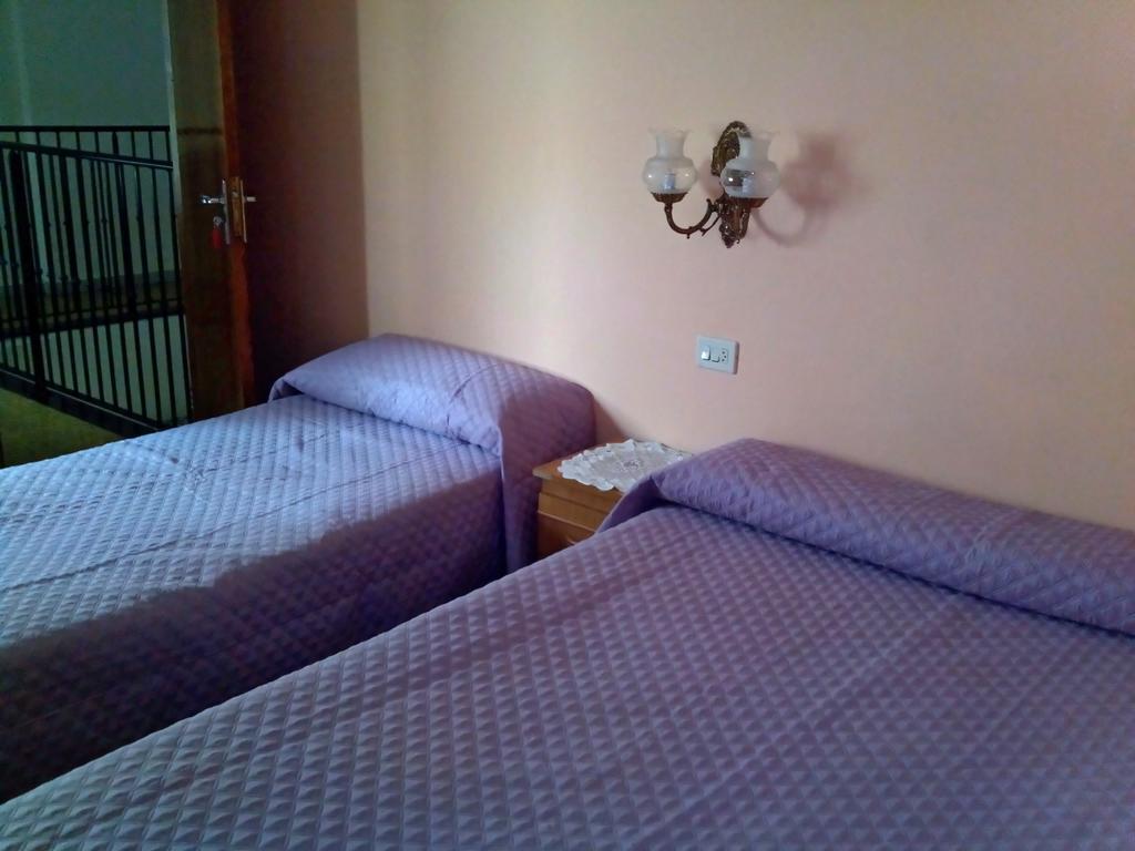 Pension Las Palmeras Lalín Room photo